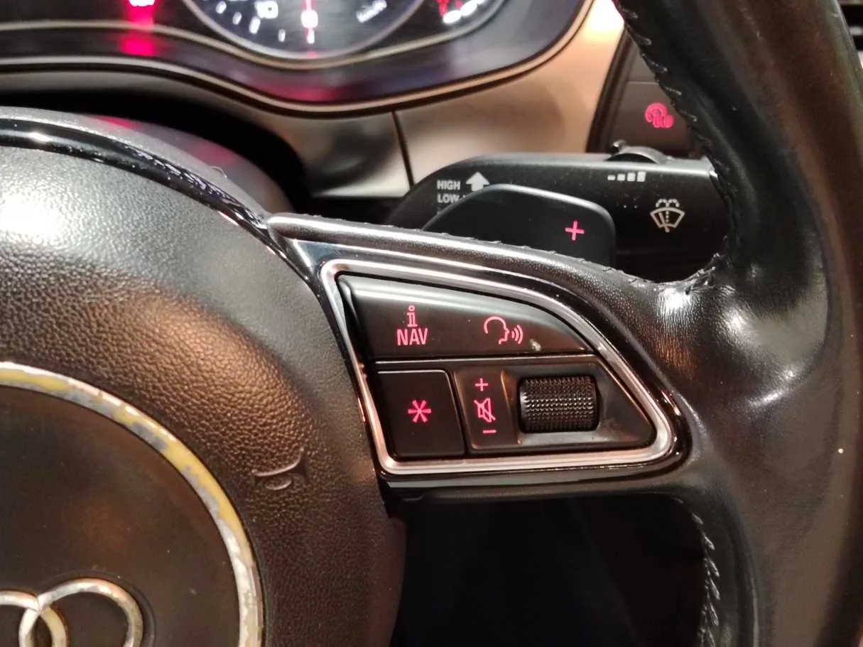 Car image 30