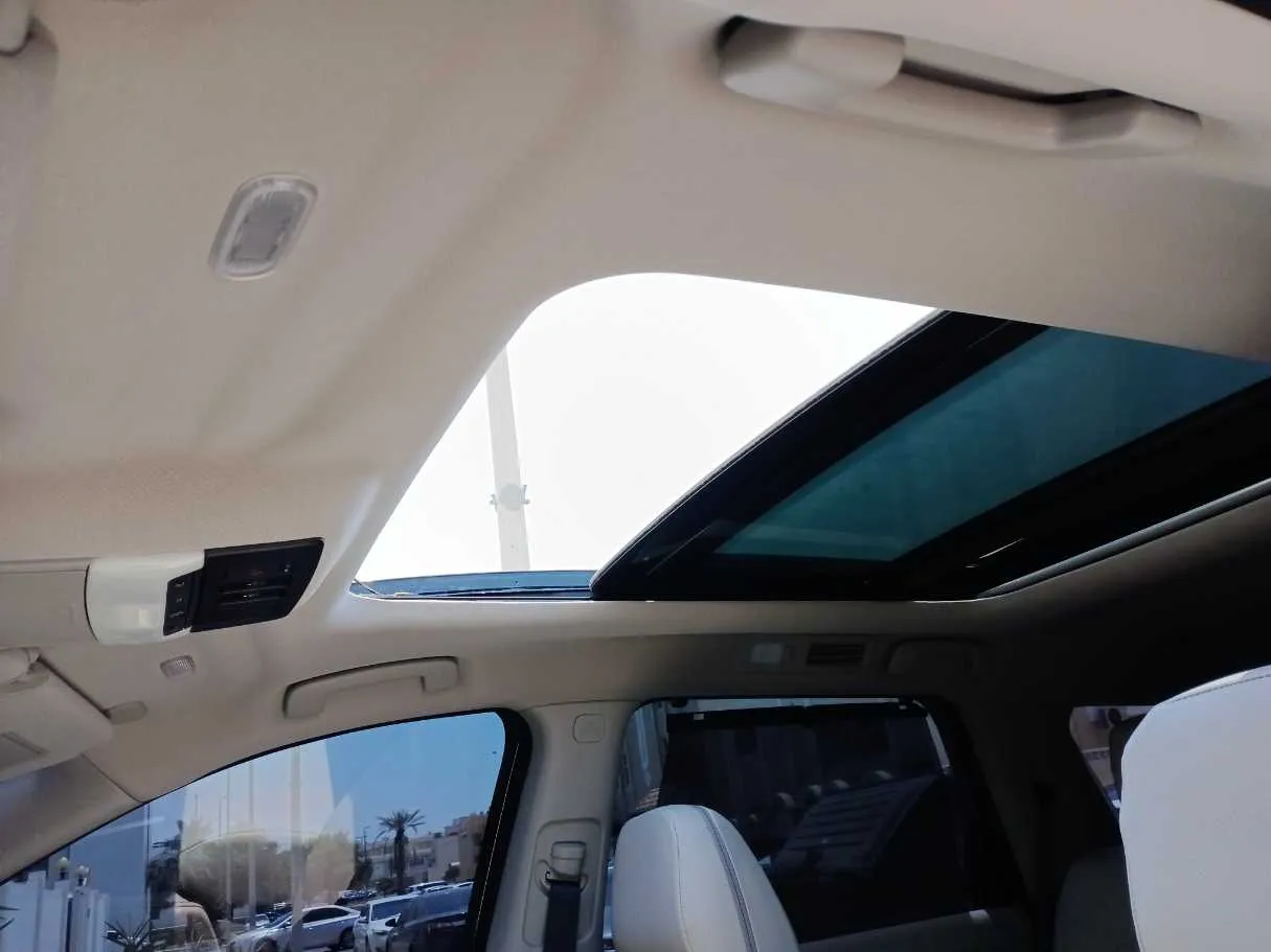 Car image 23