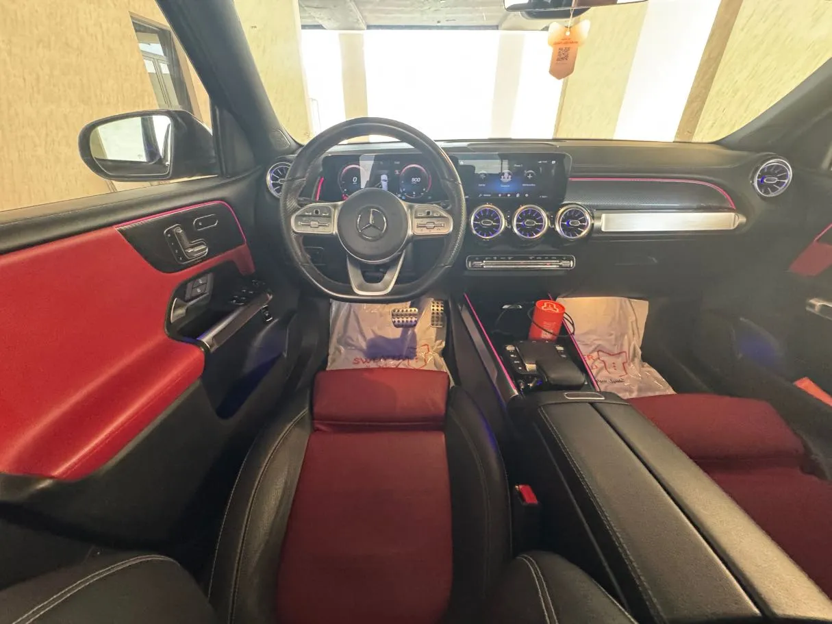 Car image 16