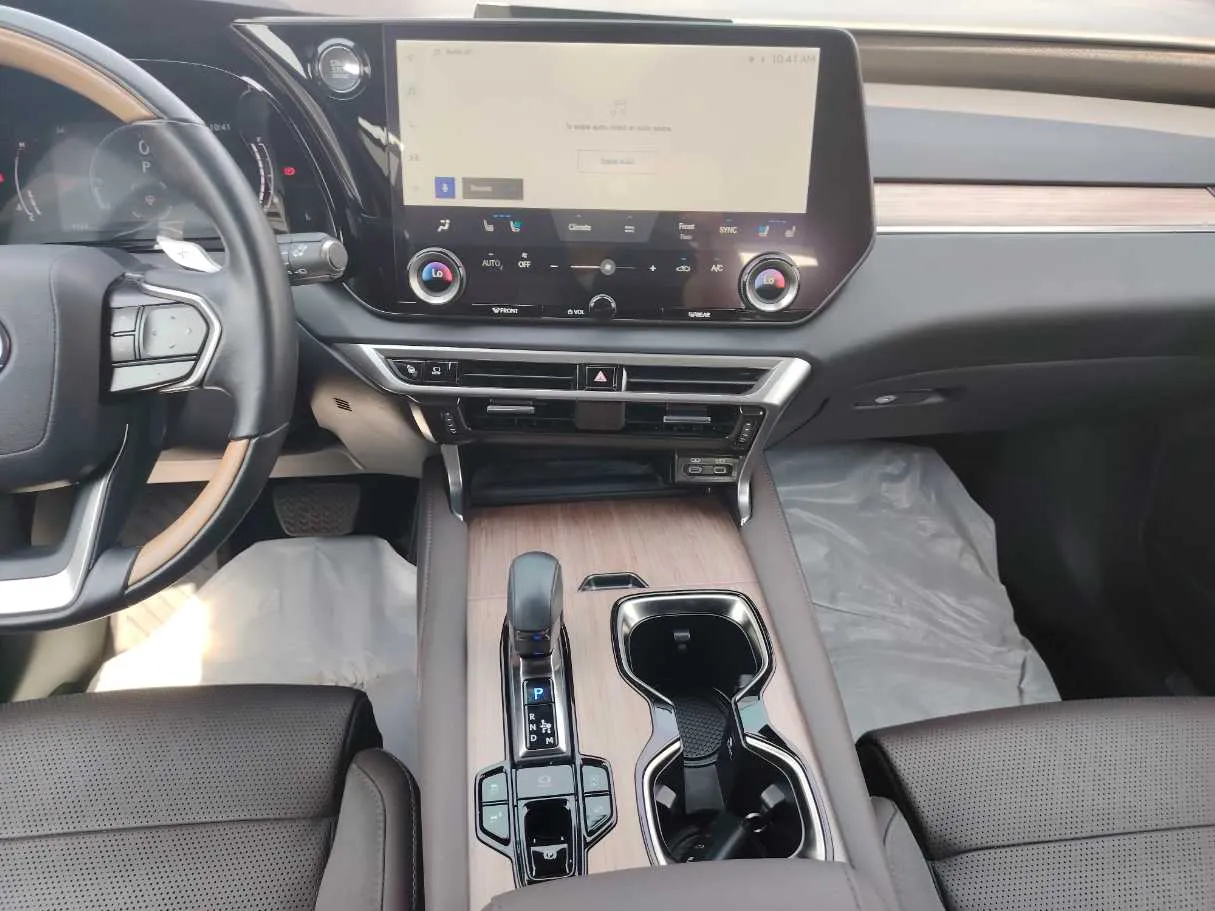 Car image 18