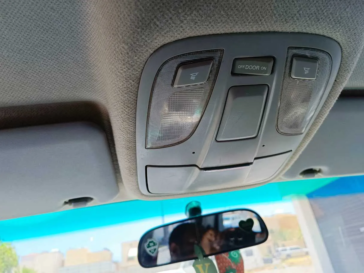 Car image 30