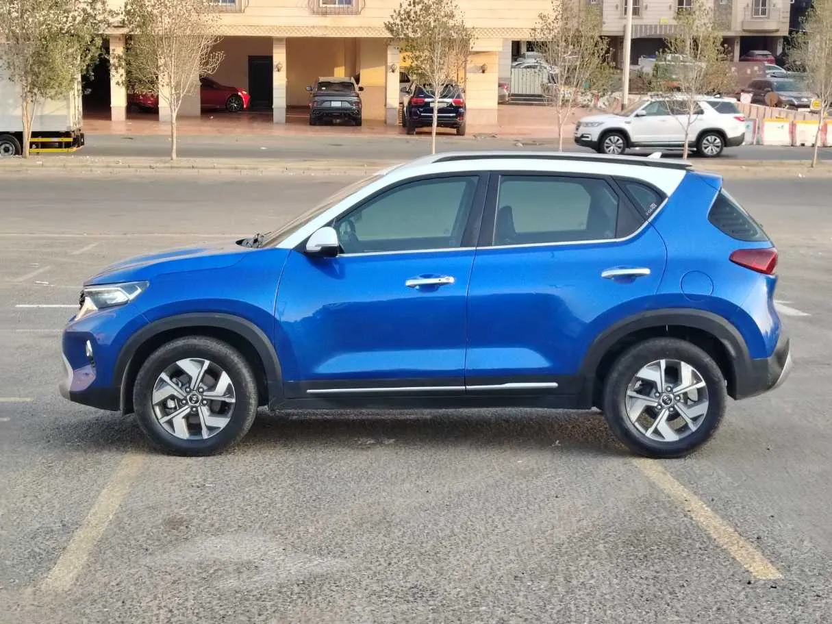 Car image 8
