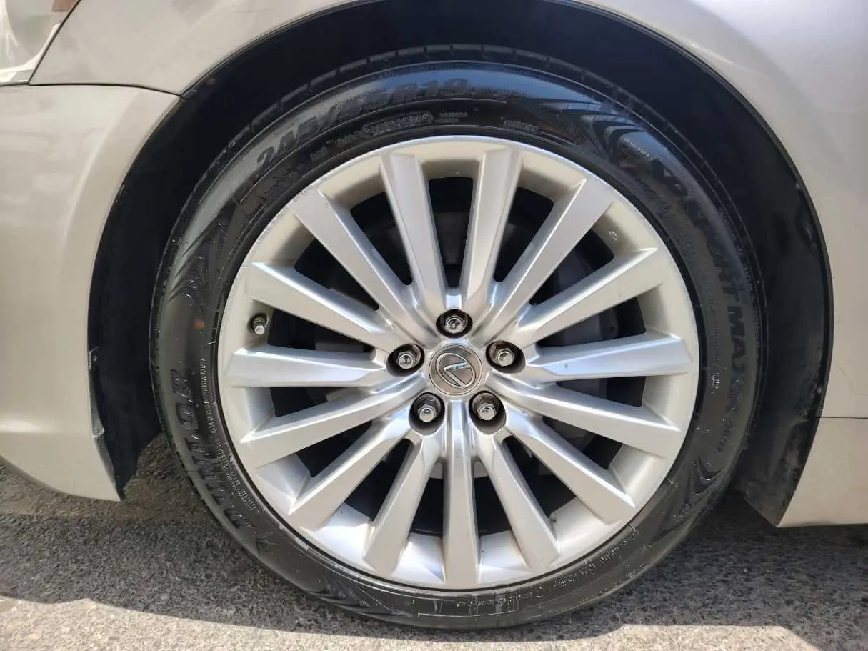 Car image 10