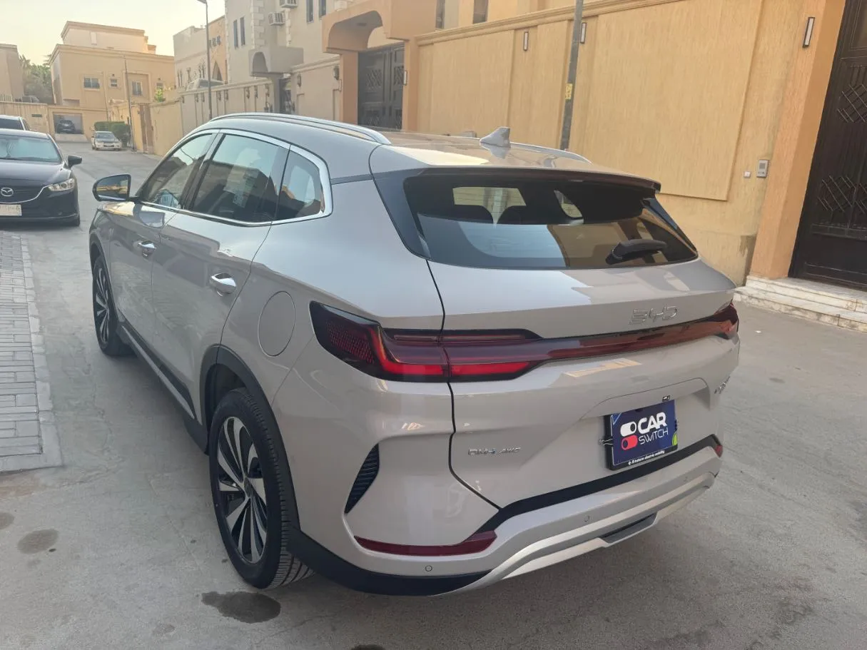 Car image 7