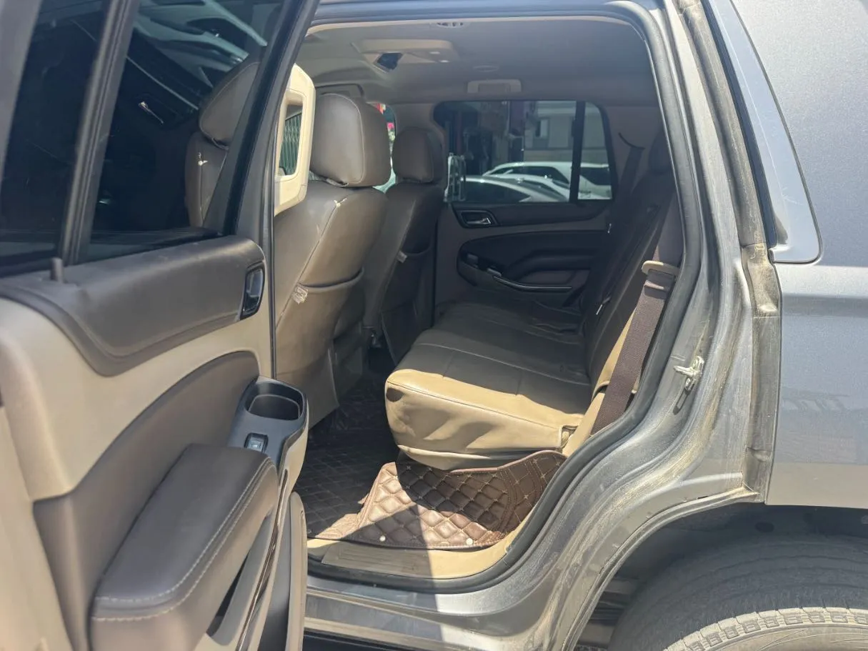 Car image 13