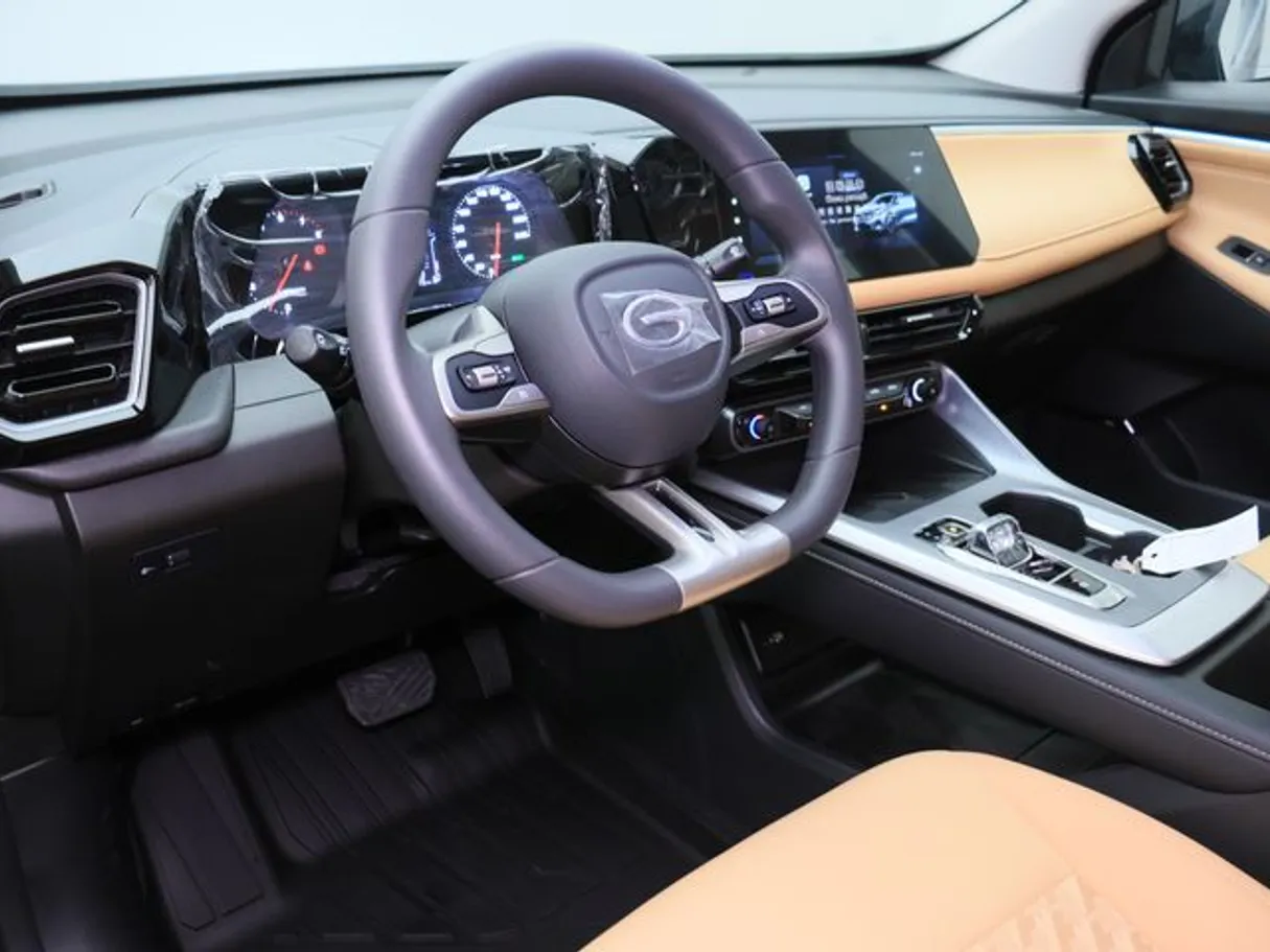 Car image 4