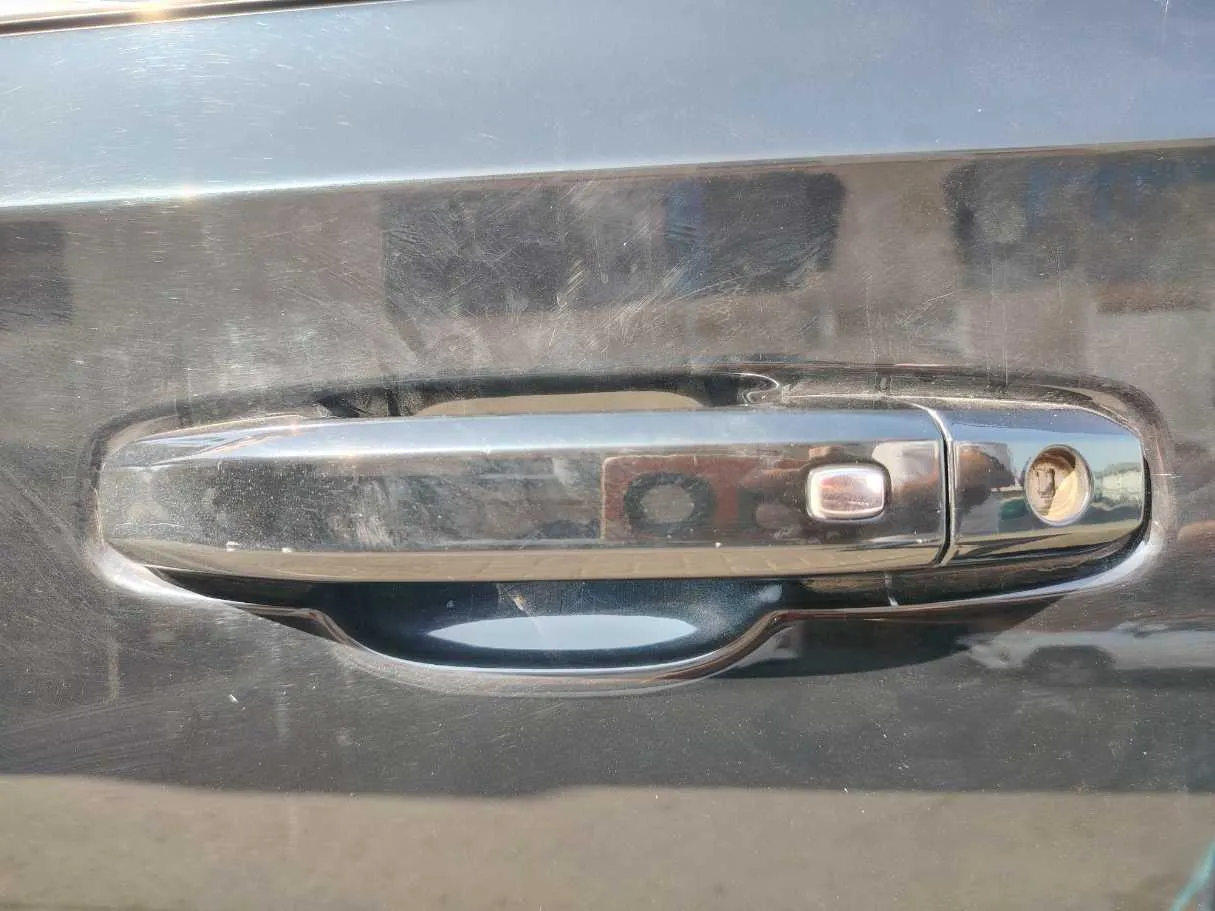 Car image 28