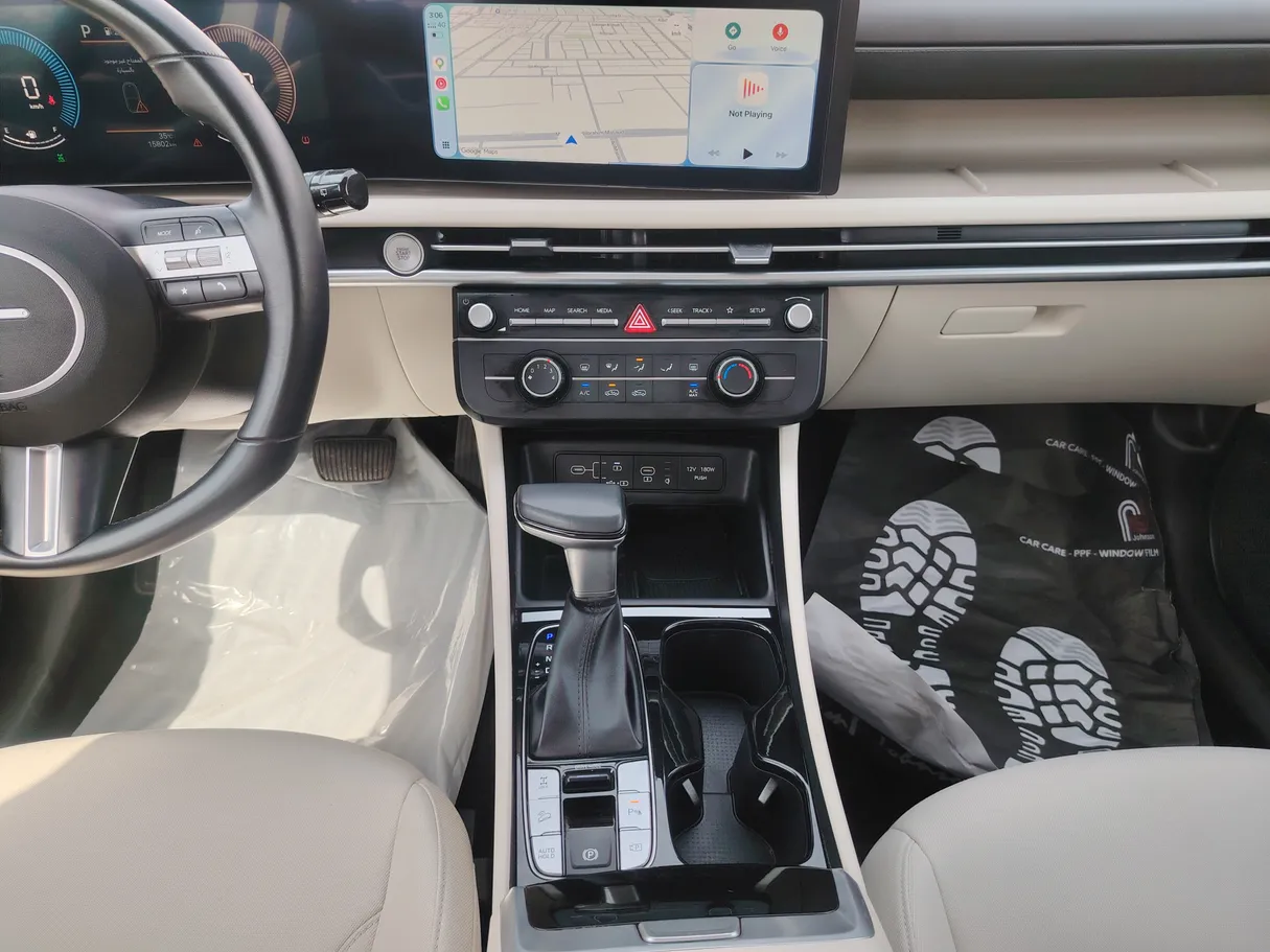 Car image 18
