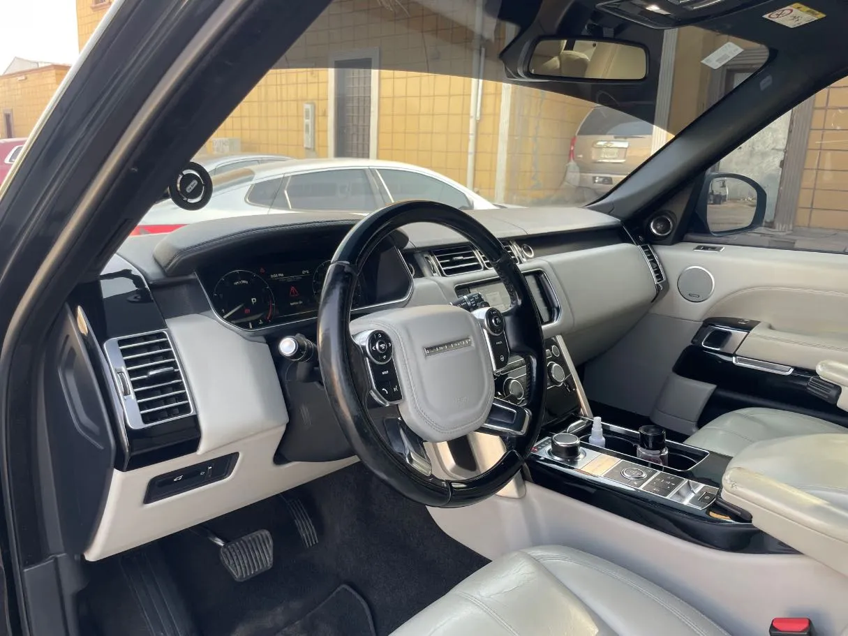 Car image 11