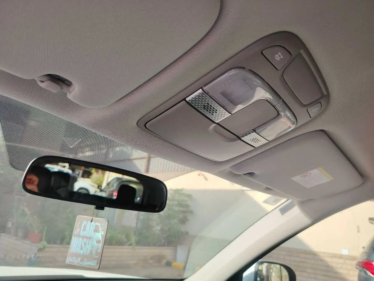 Car image 37
