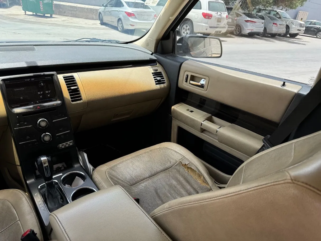 Car image 19