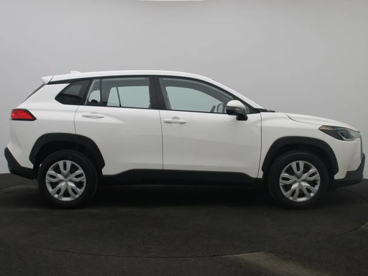 Car image 13