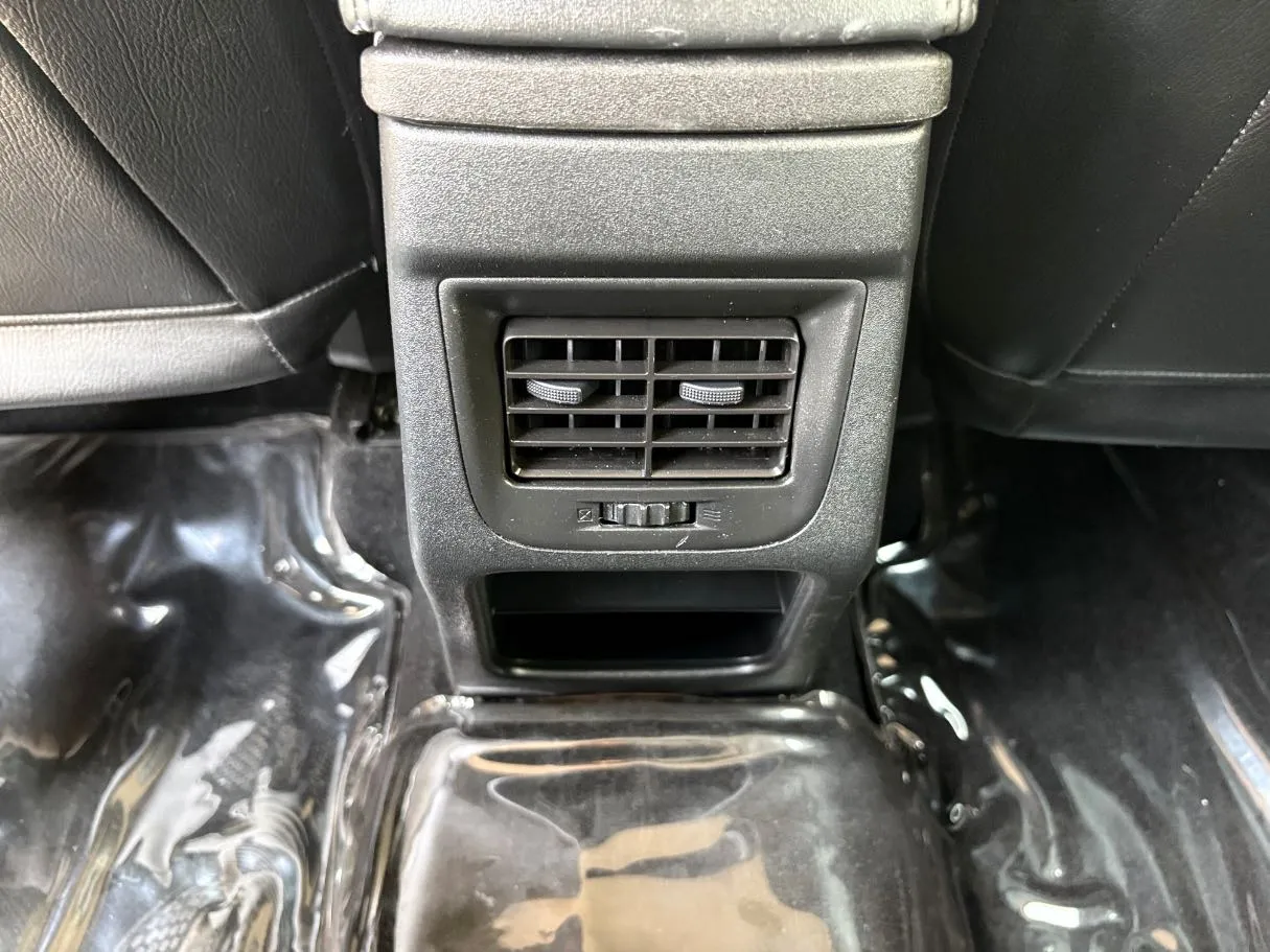 Car image 27
