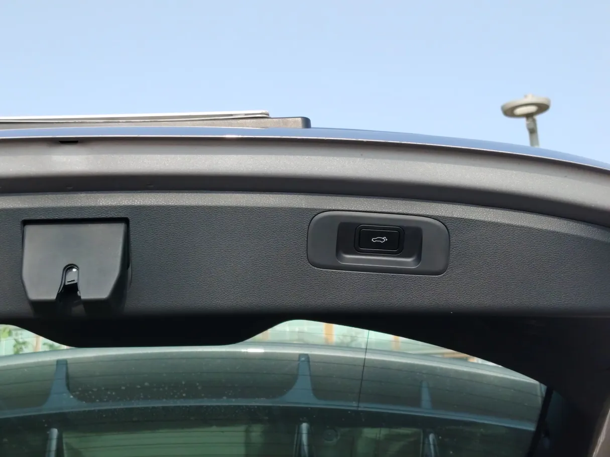 Car image 37
