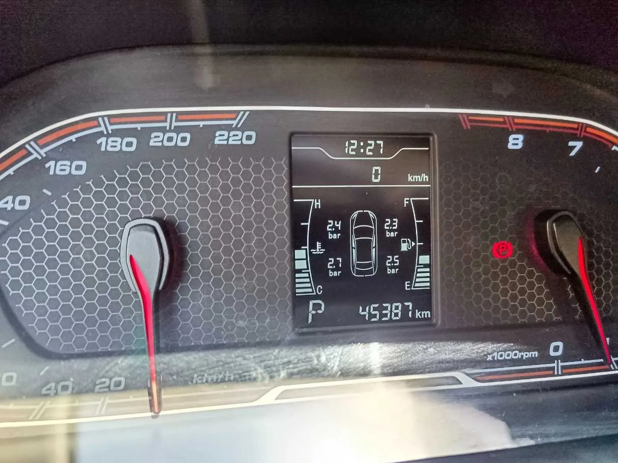 Car image 24