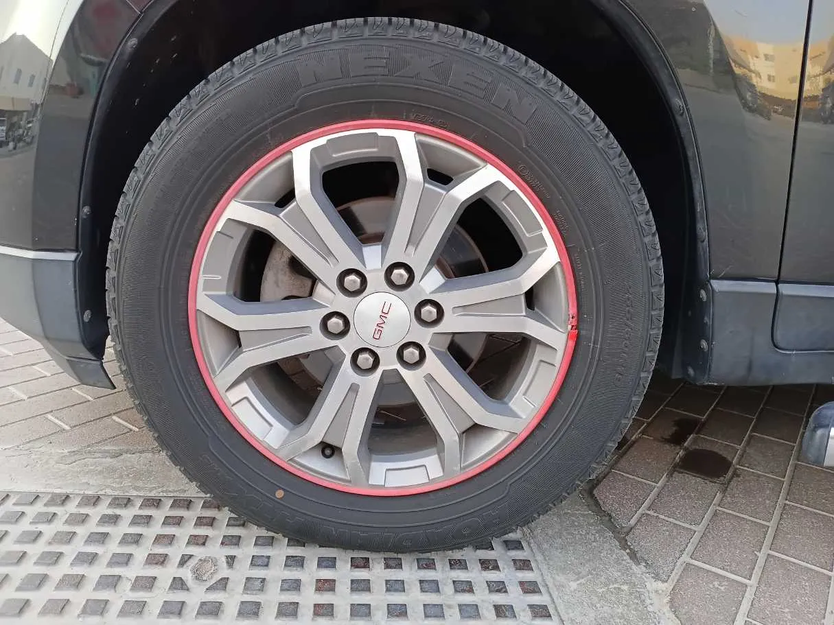 Car image 9
