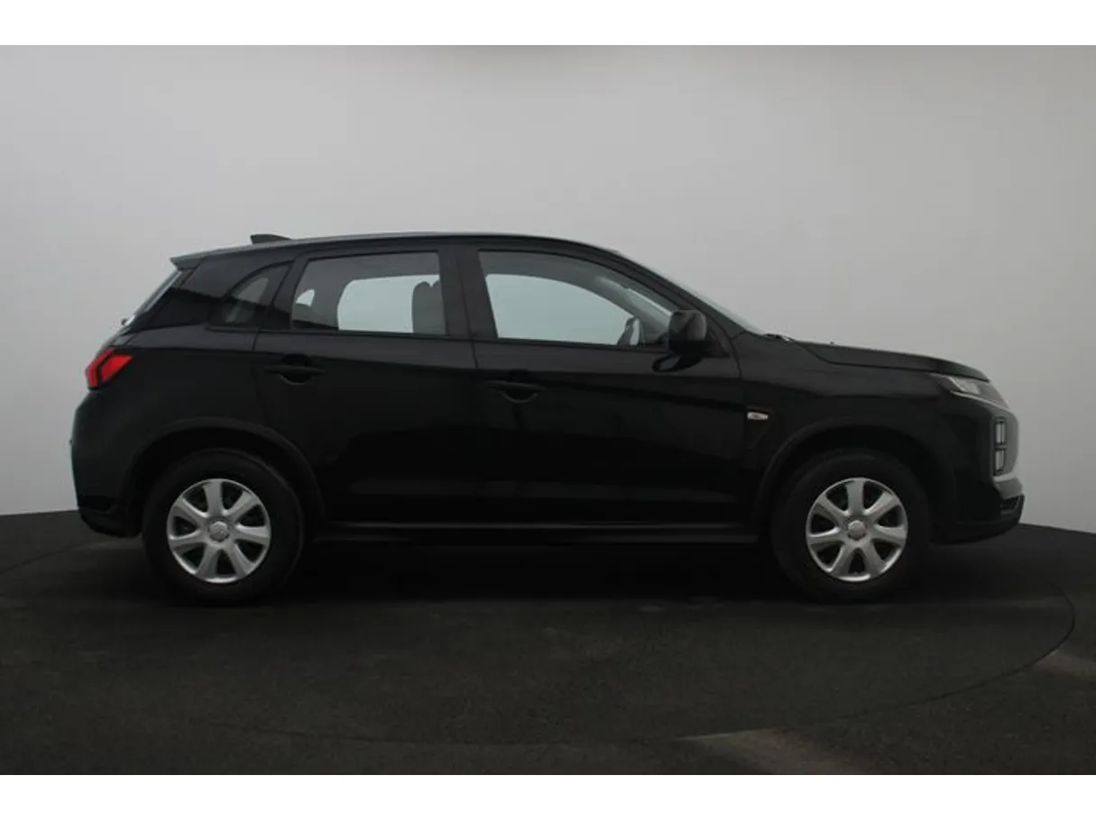 Car image 13