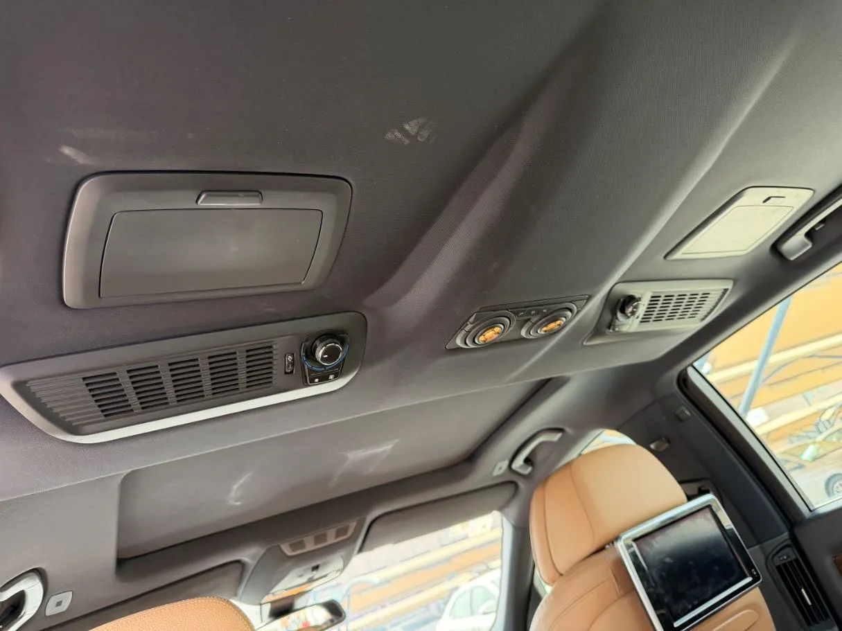 Car image 26