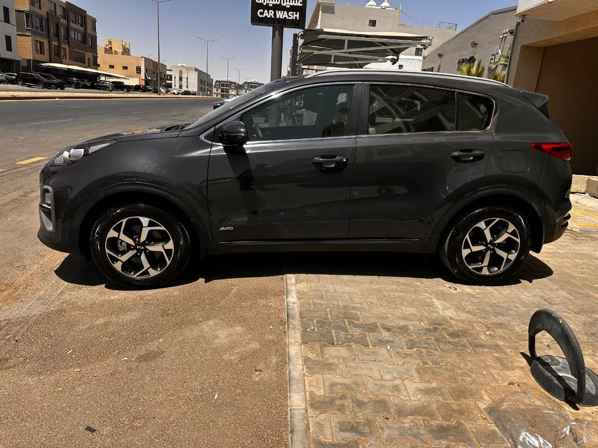 Car image 8