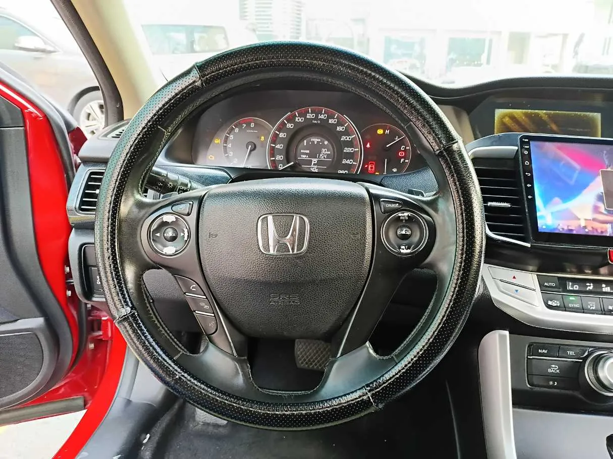 Car image 14
