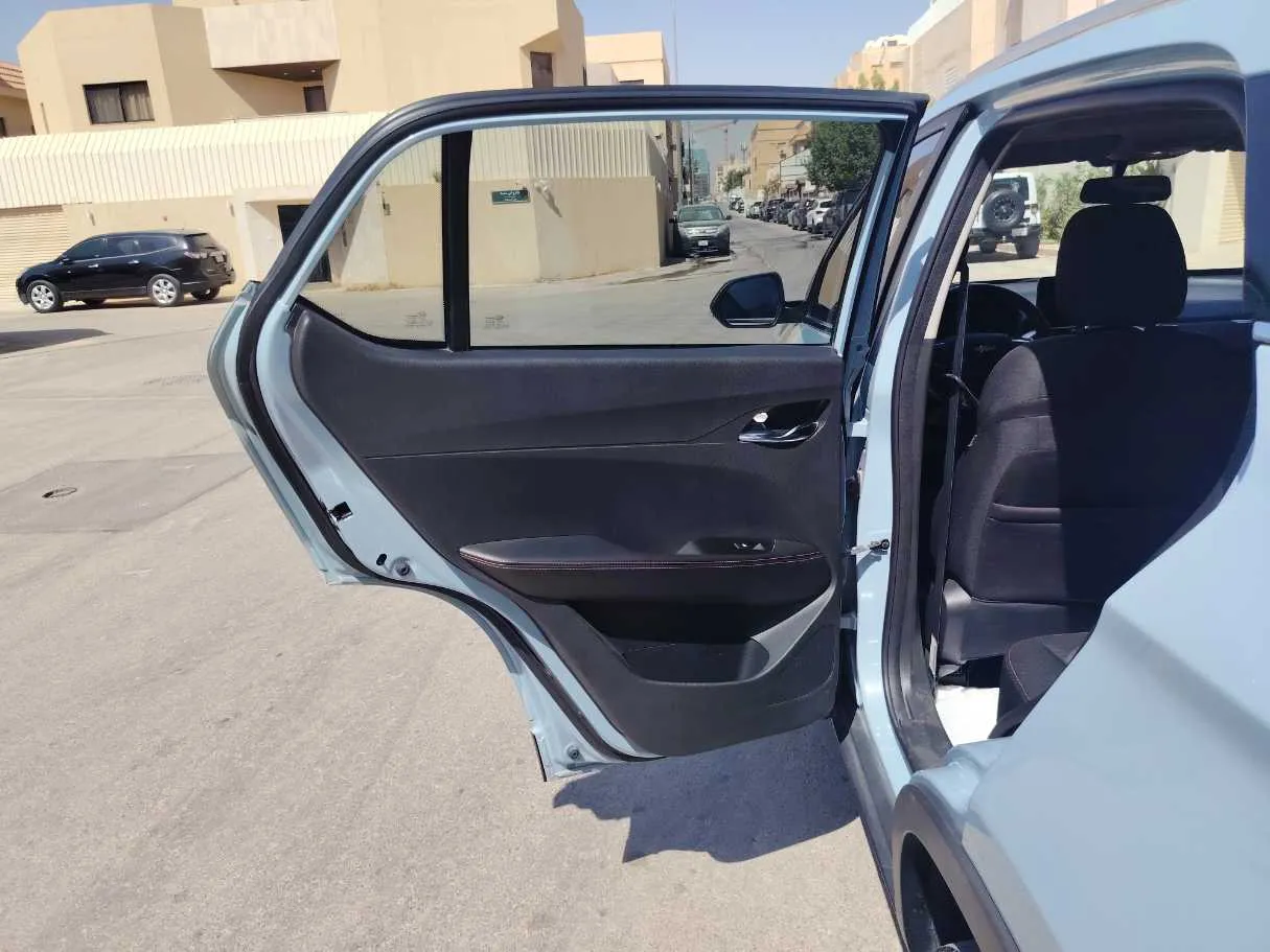 Car image 15