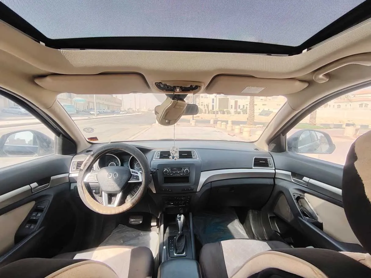 Car image 16