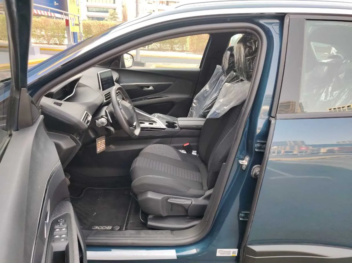 Car image 13