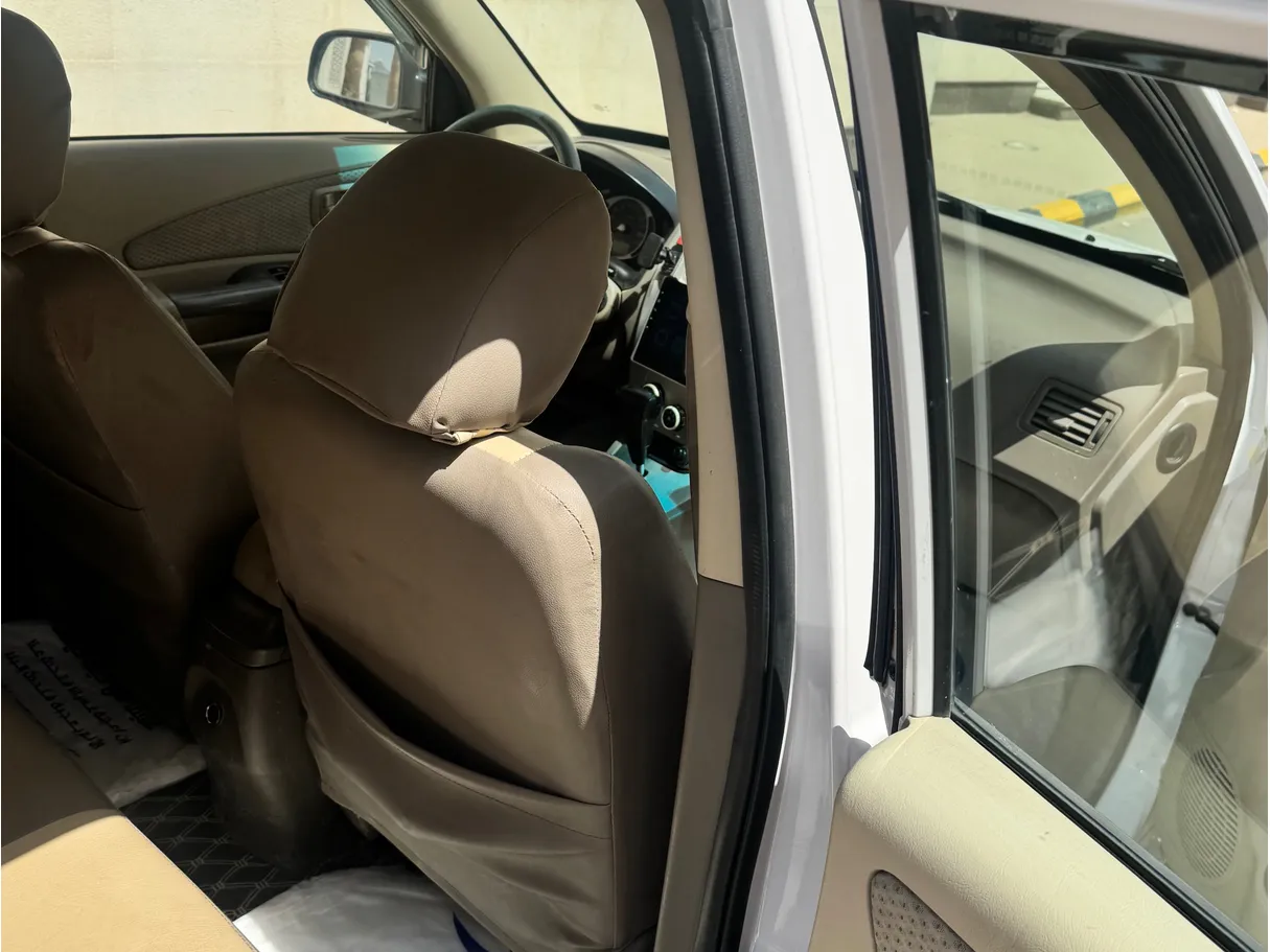 Car image 11