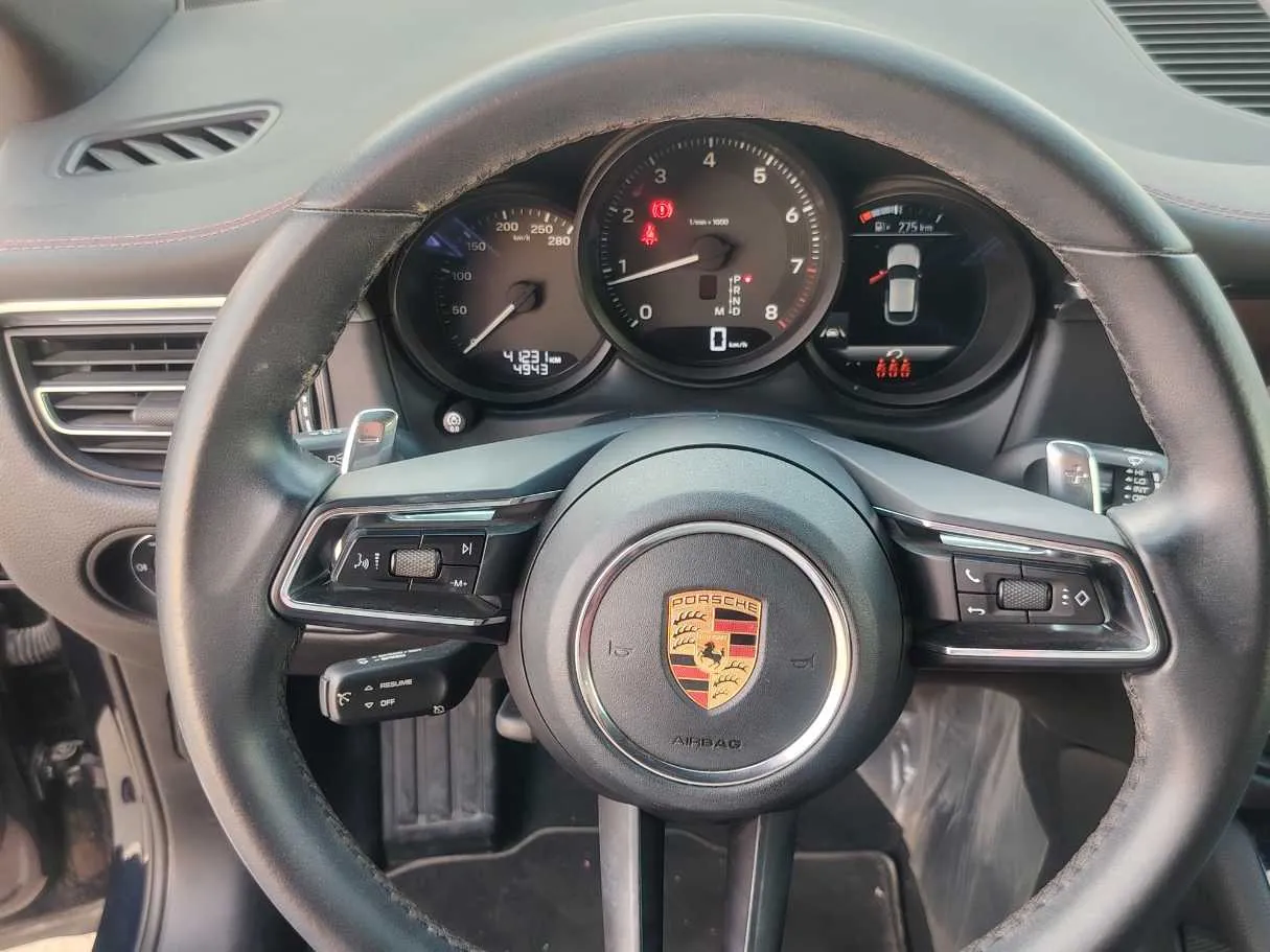 Car image 24