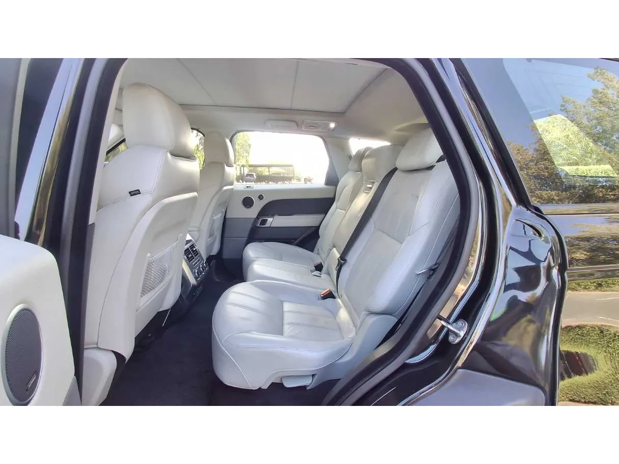 Car image 13