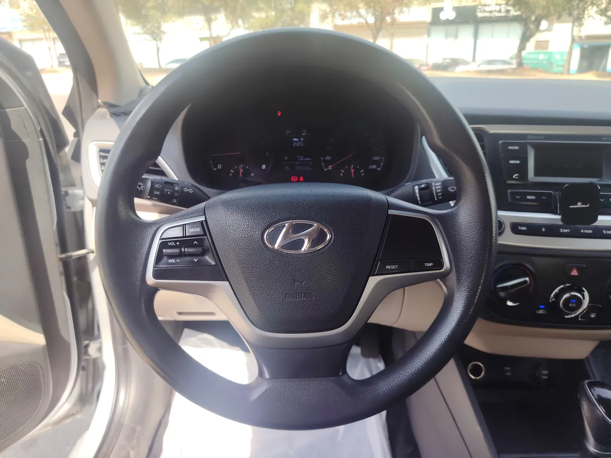 Car image 23