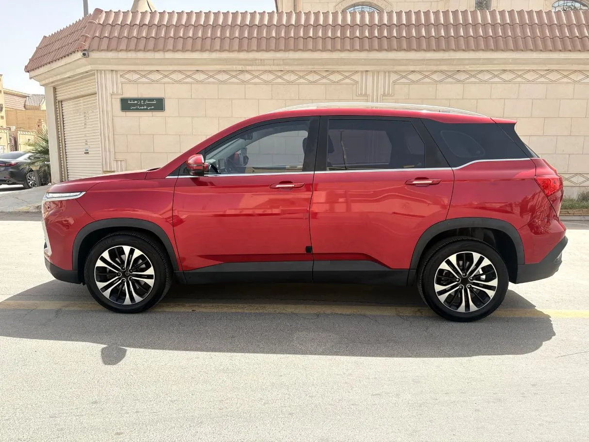Car image 8
