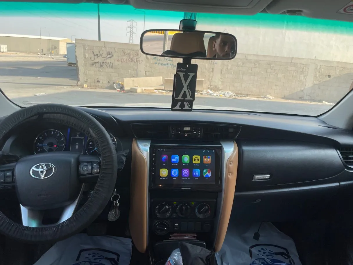 Car image 19