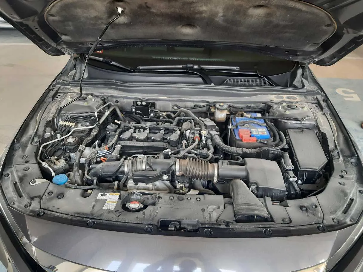 Car image 16