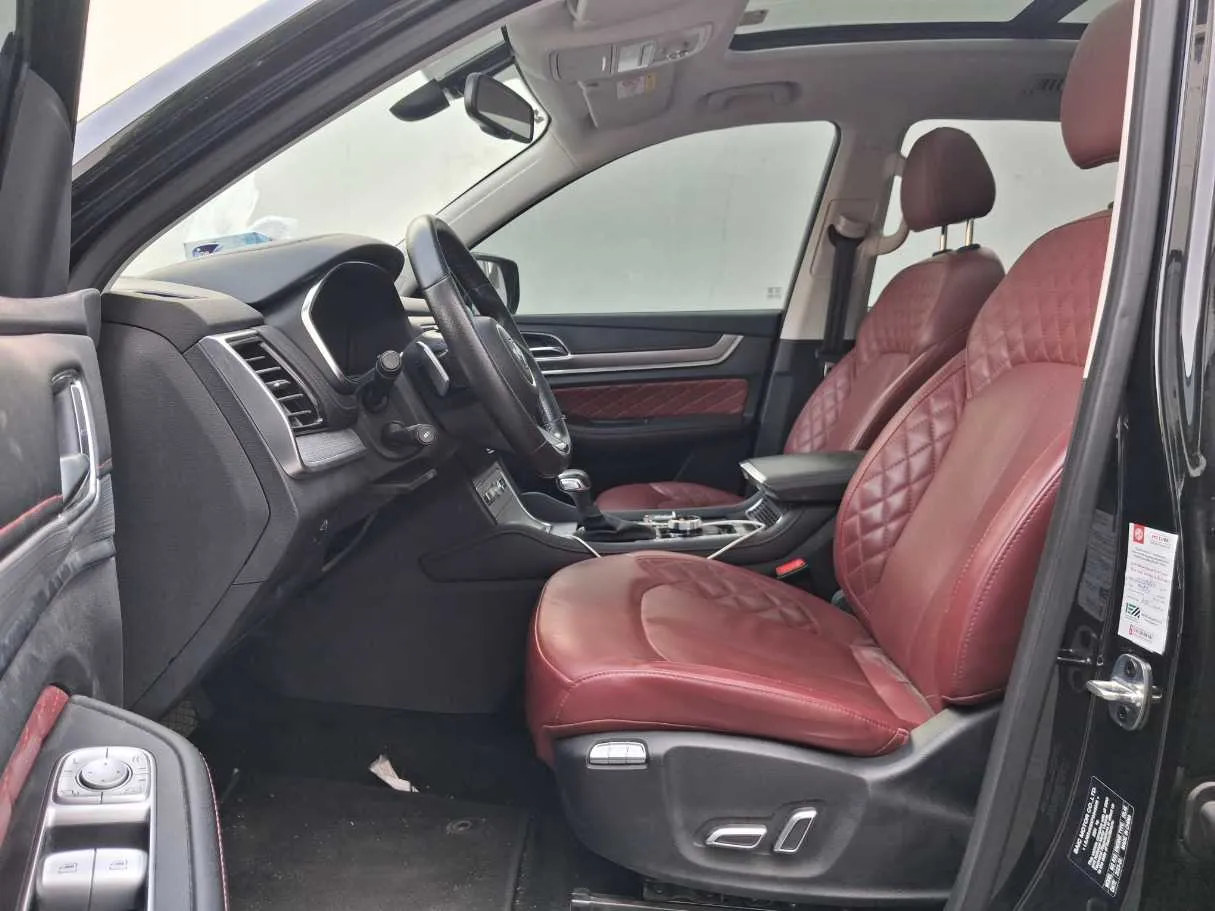 Car image 12