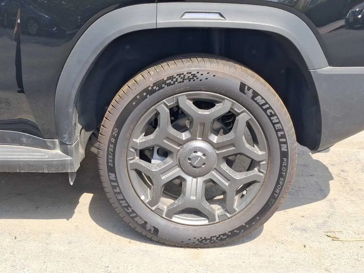 Car image 9