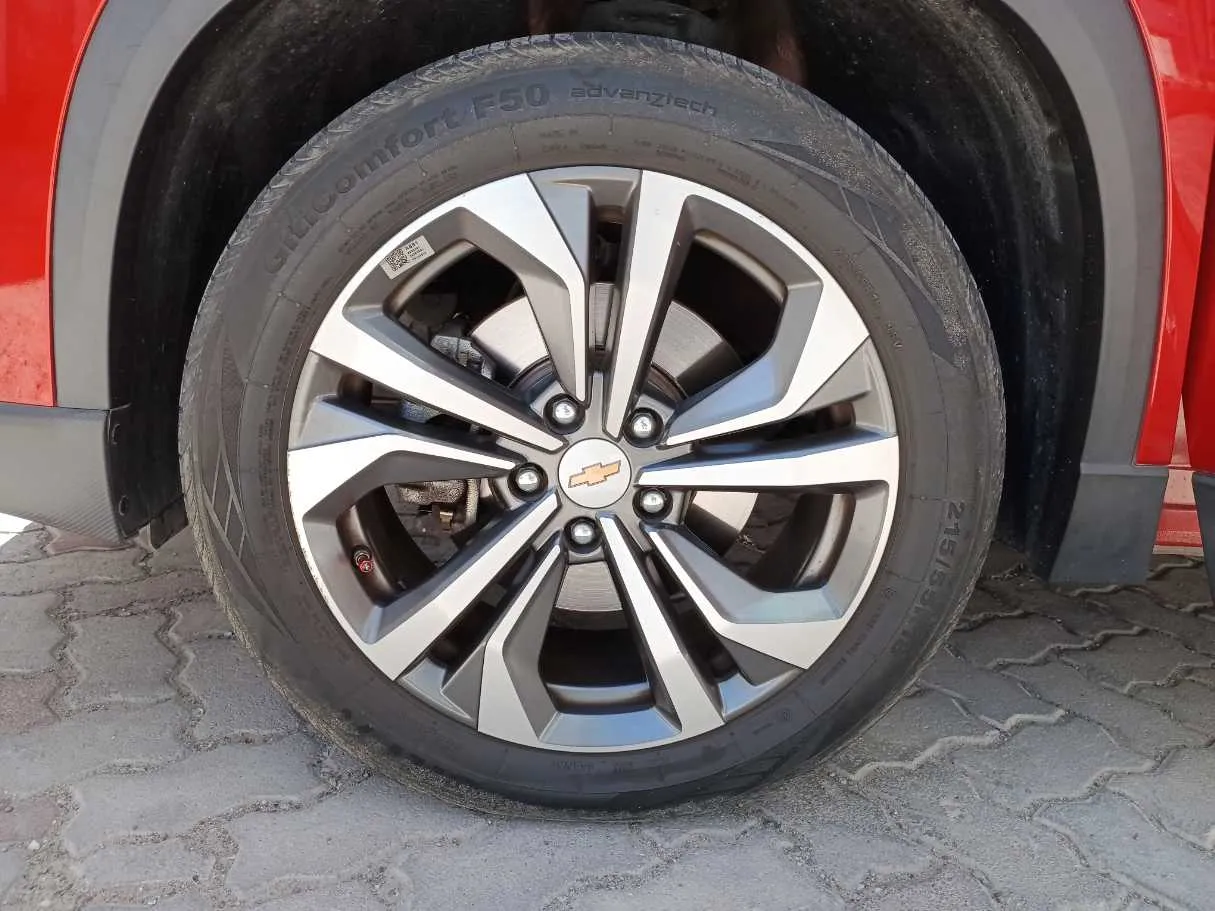 Car image 9