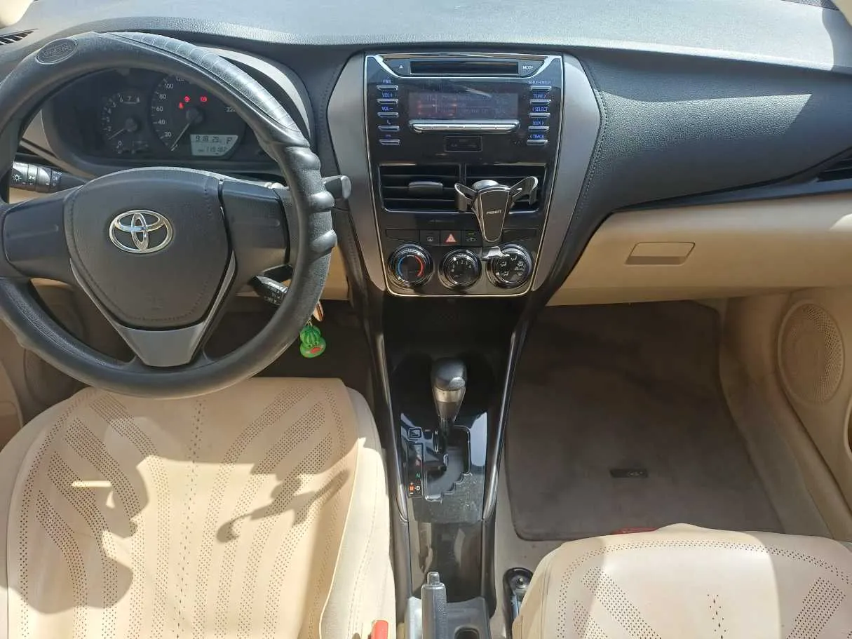 Car image 15
