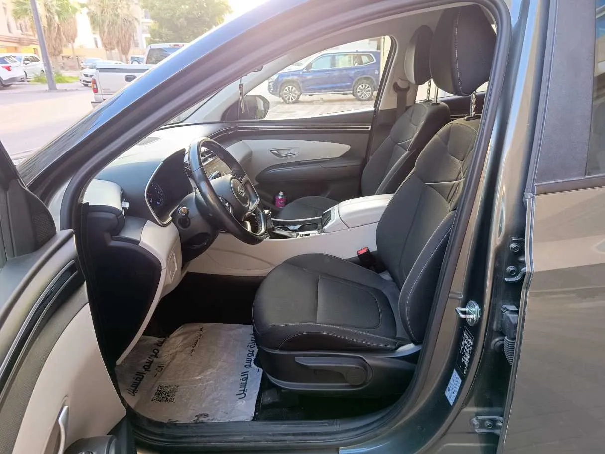 Car image 15