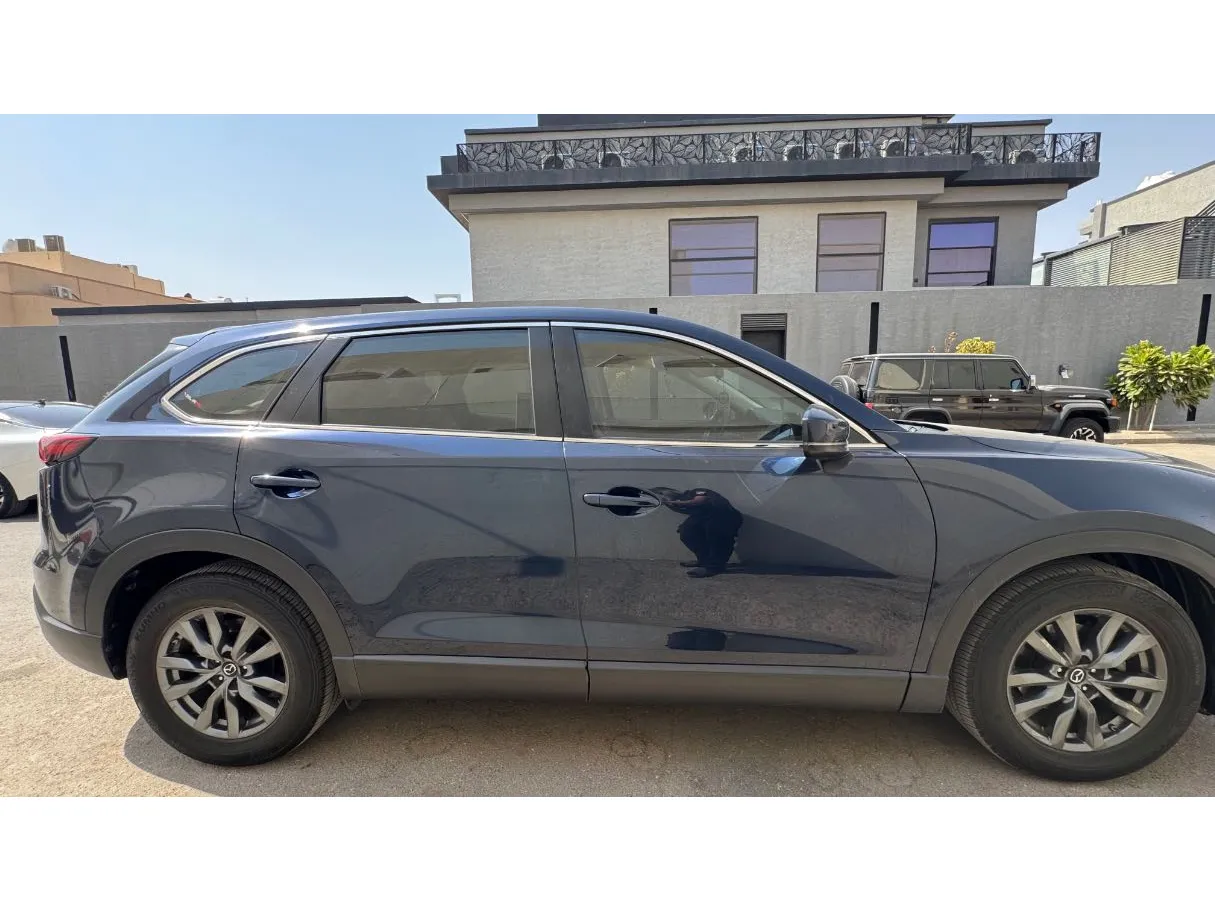 Car image 4