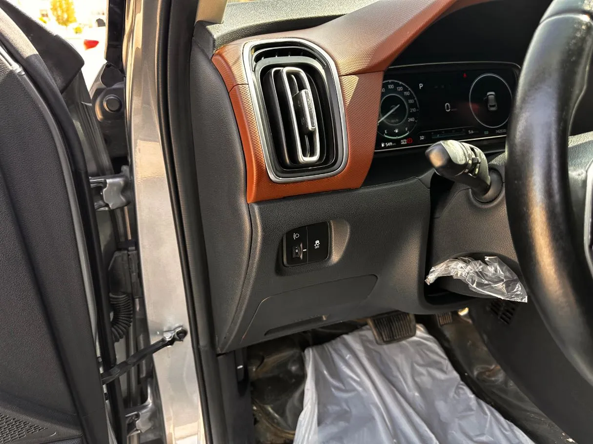 Car image 23
