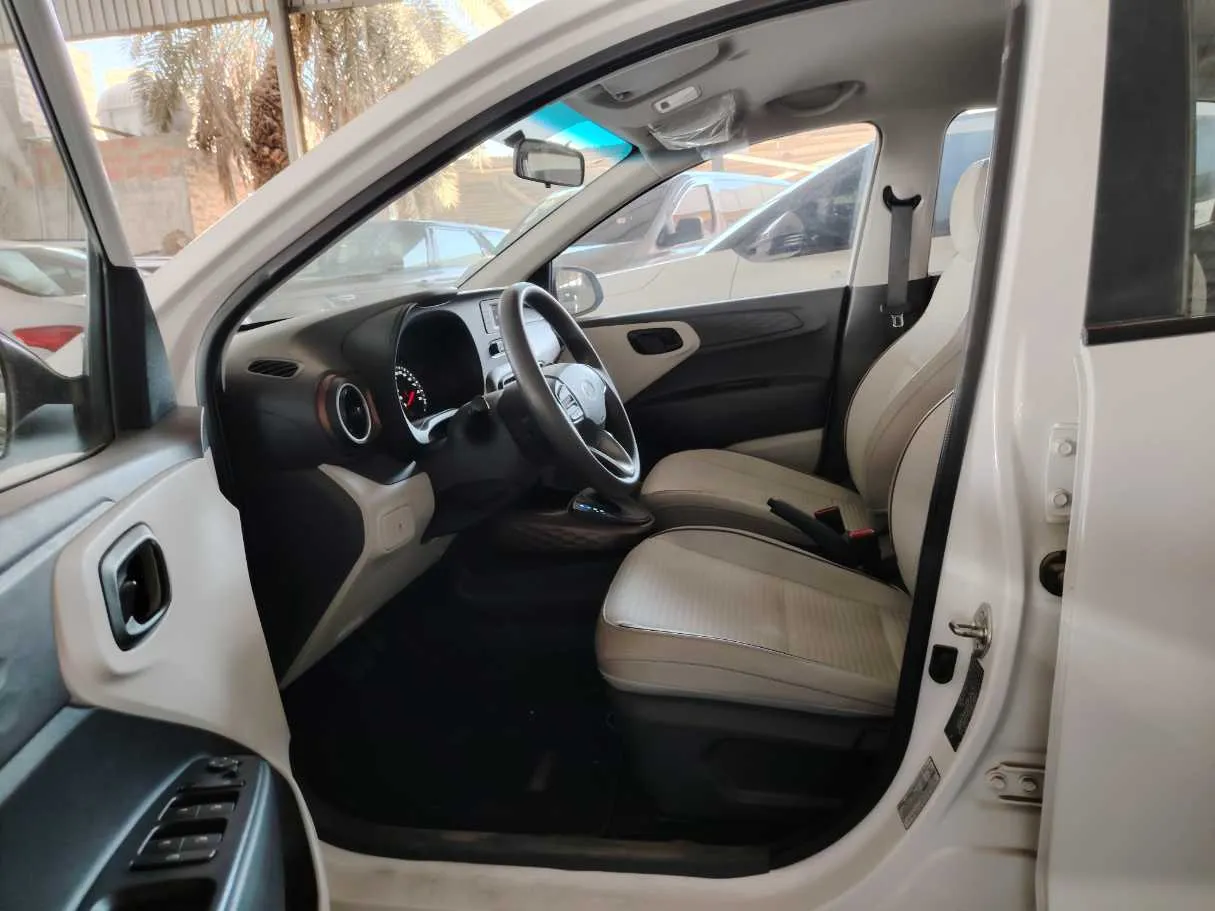 Car image 11