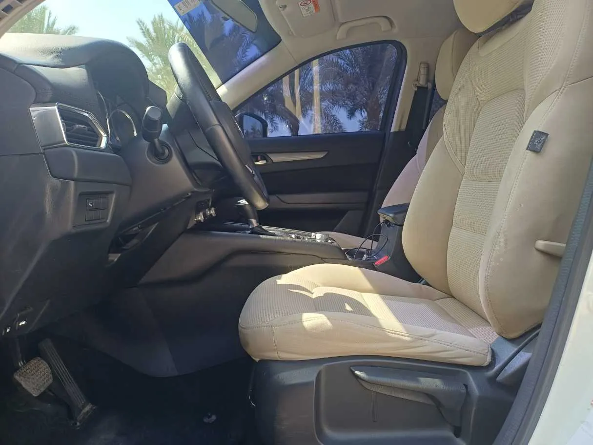 Car image 12