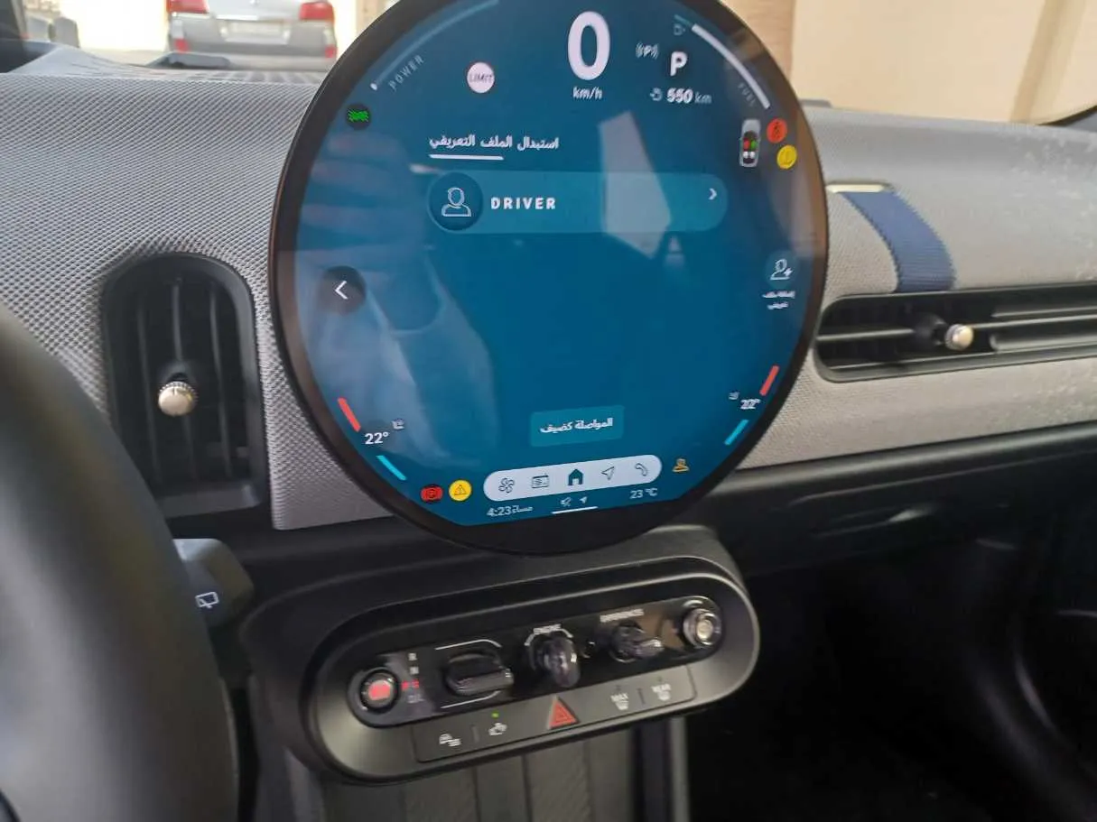 Car image 18