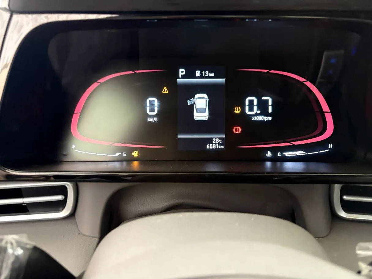 Car image 10
