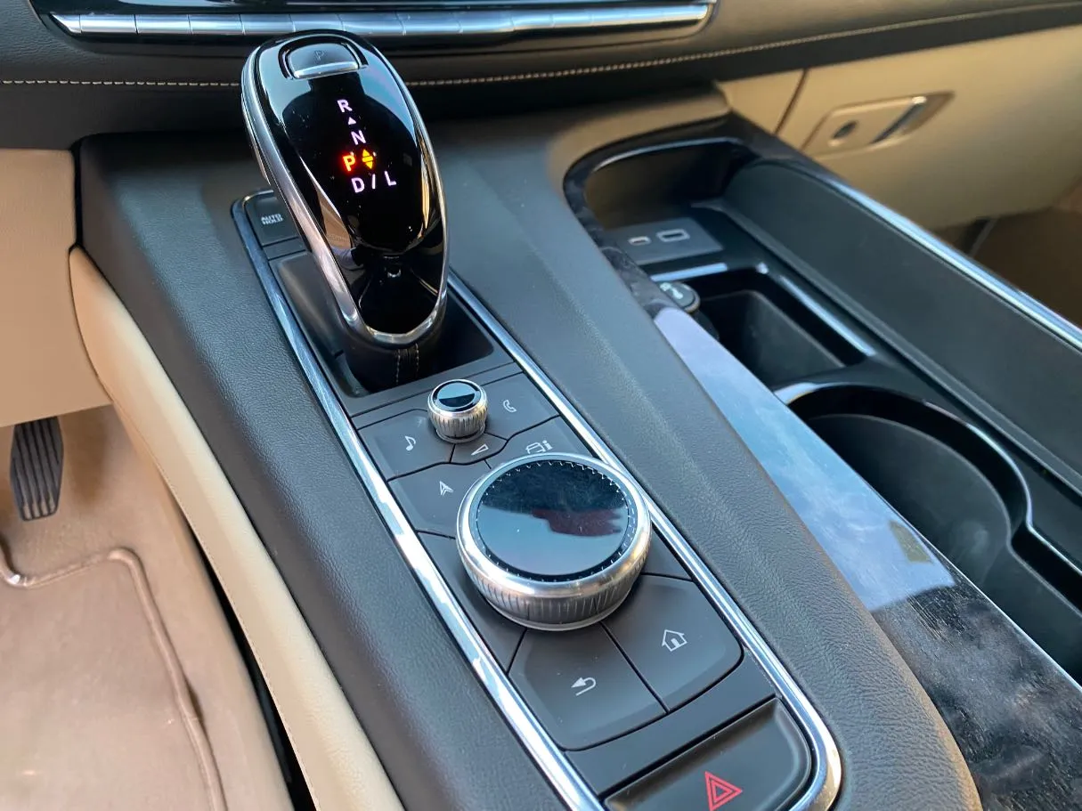 Car image 16