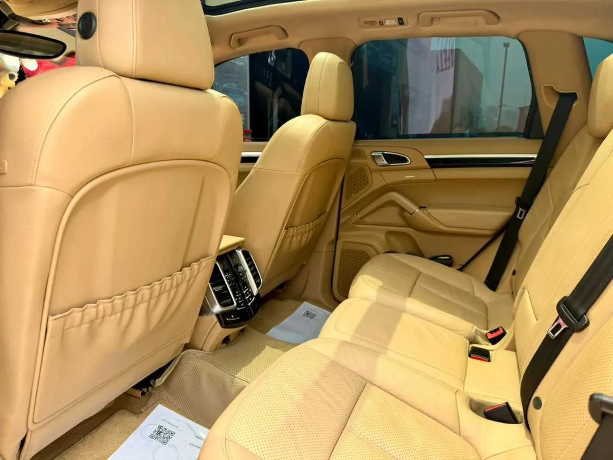 Car image 7