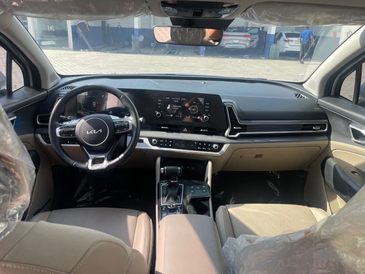 Car image 18