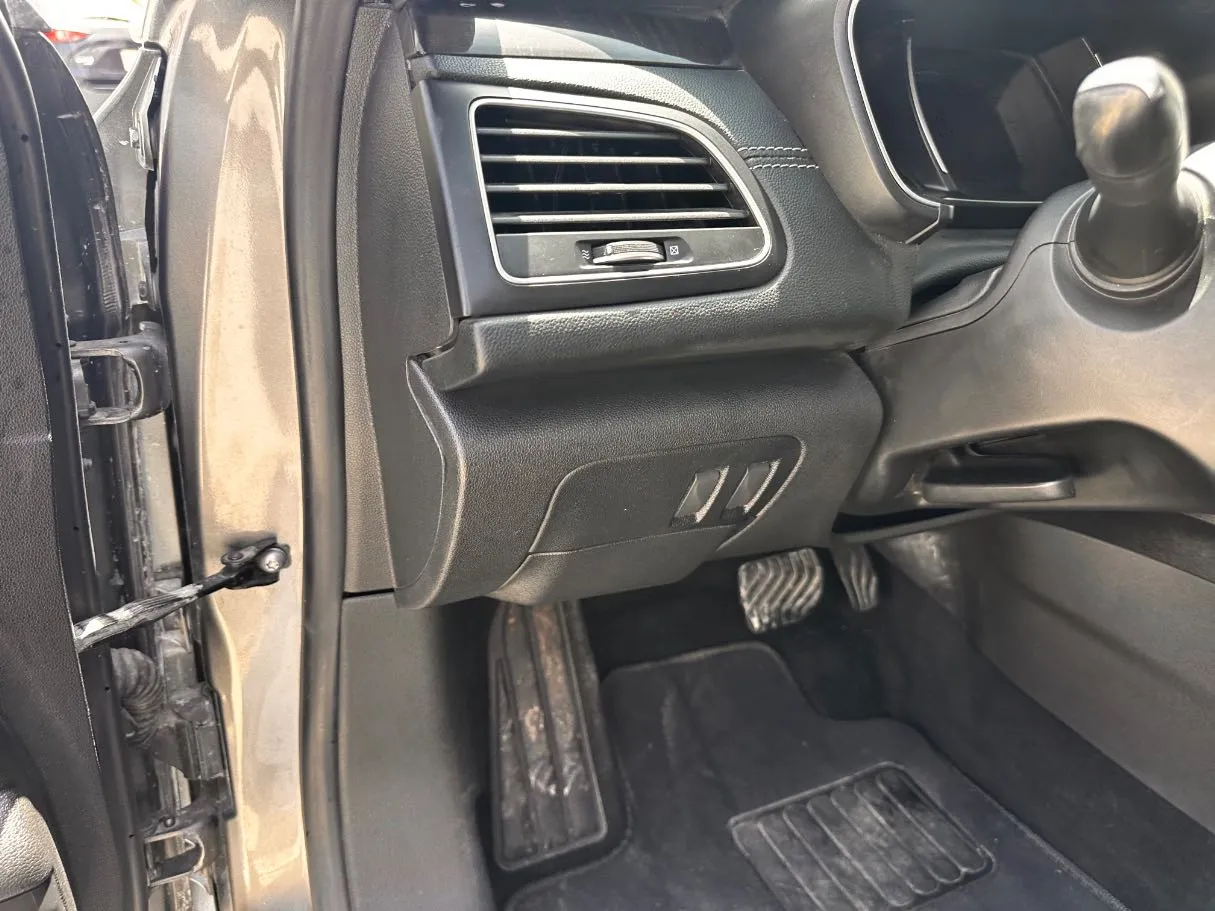 Car image 23
