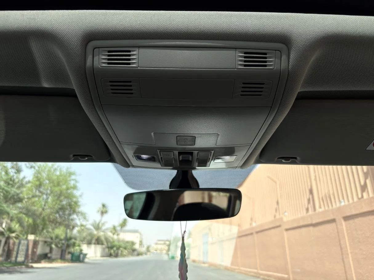 Car image 28